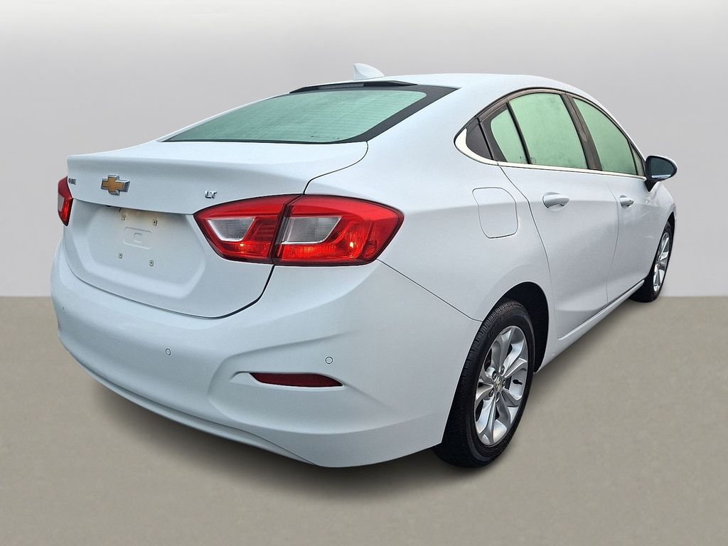 Thumbnail: 2019 Chevrolet Cruze - 4