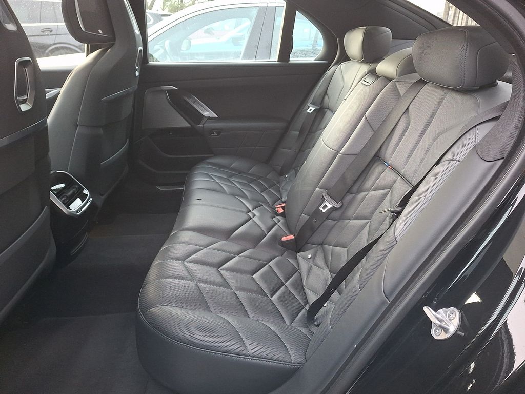 Thumbnail: 2023 BMW 7 Series - 6