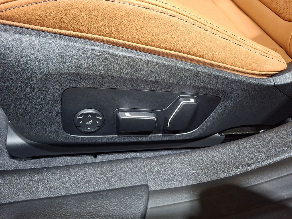 Thumbnail: 2025 BMW i4 - 11