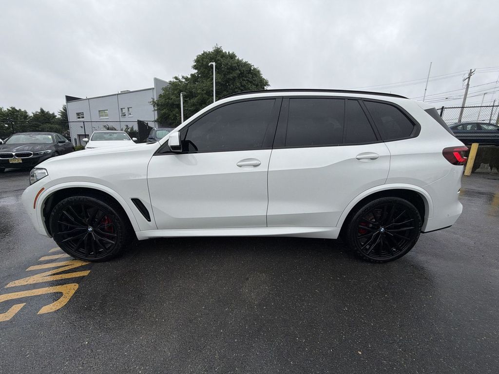Thumbnail: 2022 BMW X5 - 11