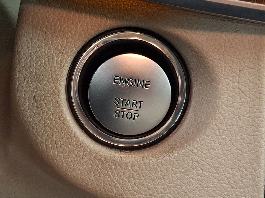 Thumbnail: 2014 Mercedes-Benz E-Class - 21