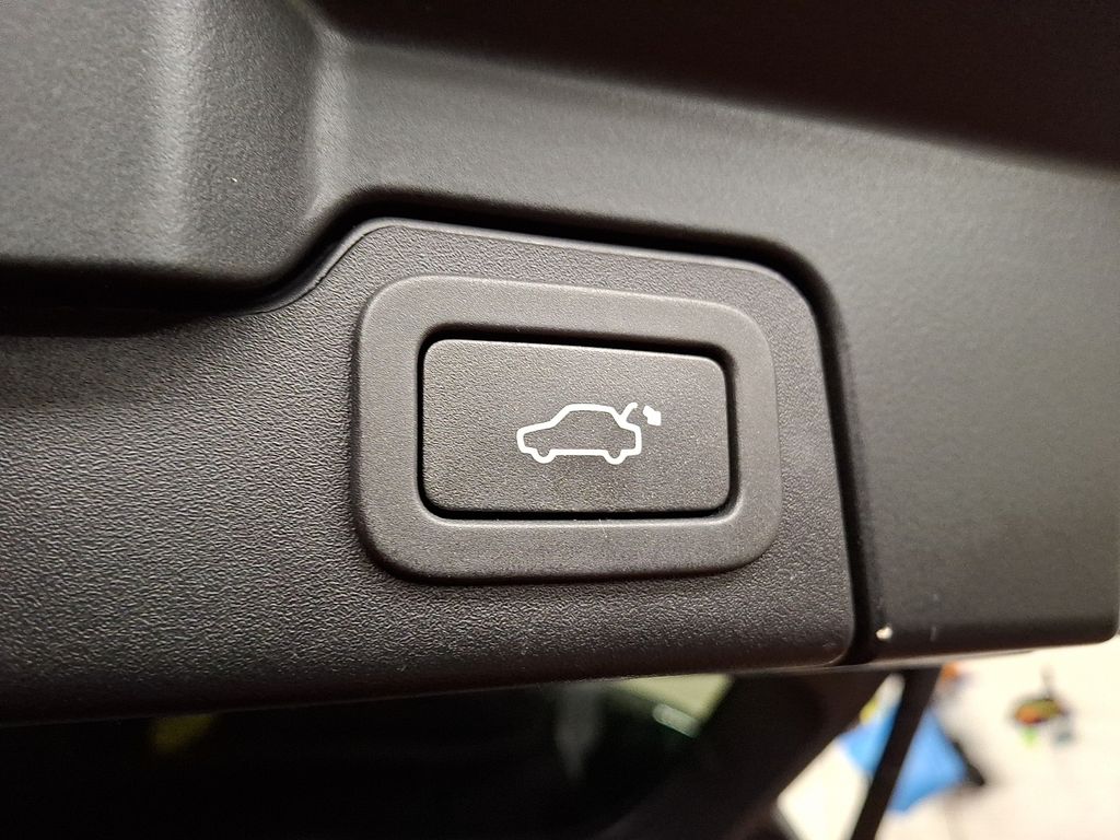 Thumbnail: 2017 Land Rover Range Rover Evoque - 28