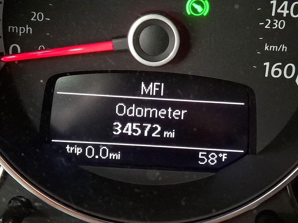 Thumbnail: 2015 Volkswagen Beetle - 16