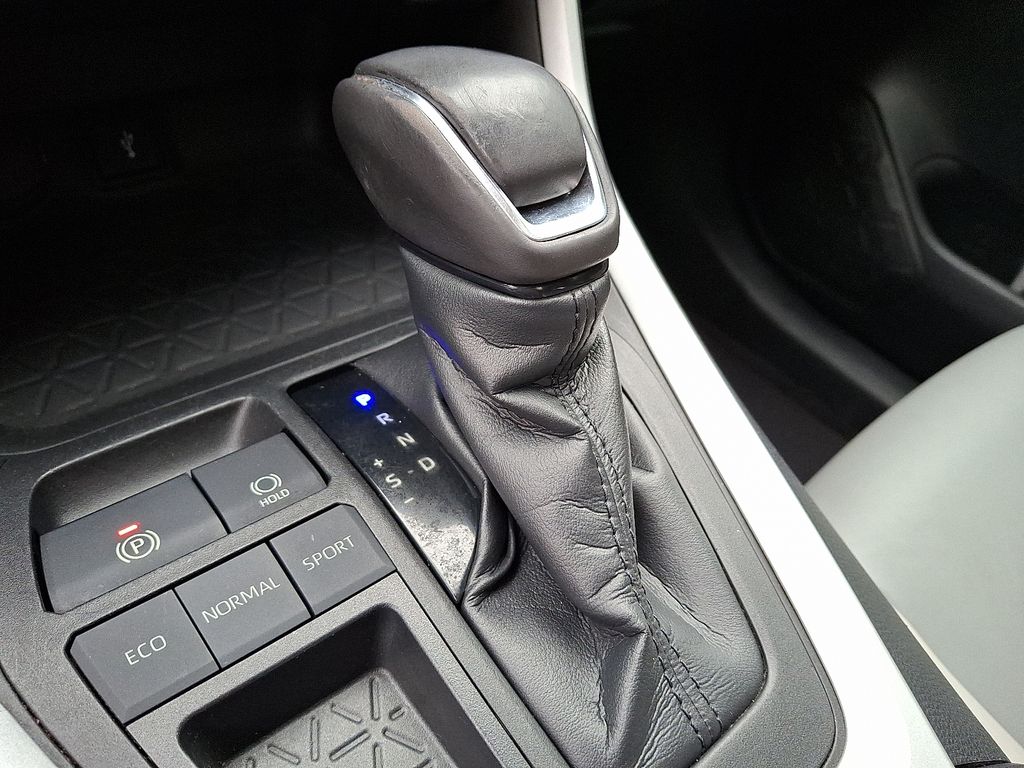 Thumbnail: 2021 Toyota RAV4 - 10