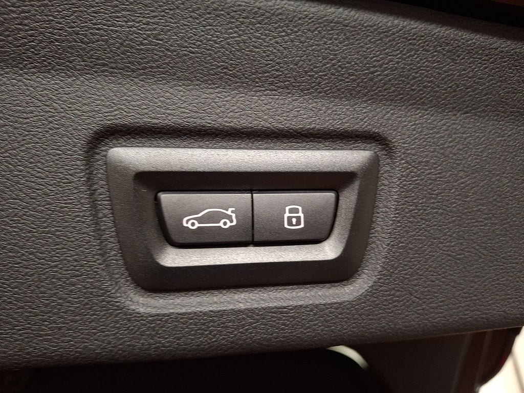 Thumbnail: 2025 BMW i4 - 28