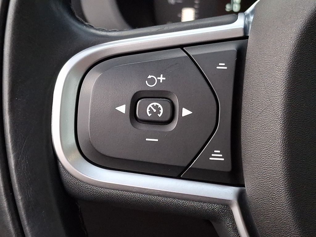 Thumbnail: 2019 Volvo XC60 - 18