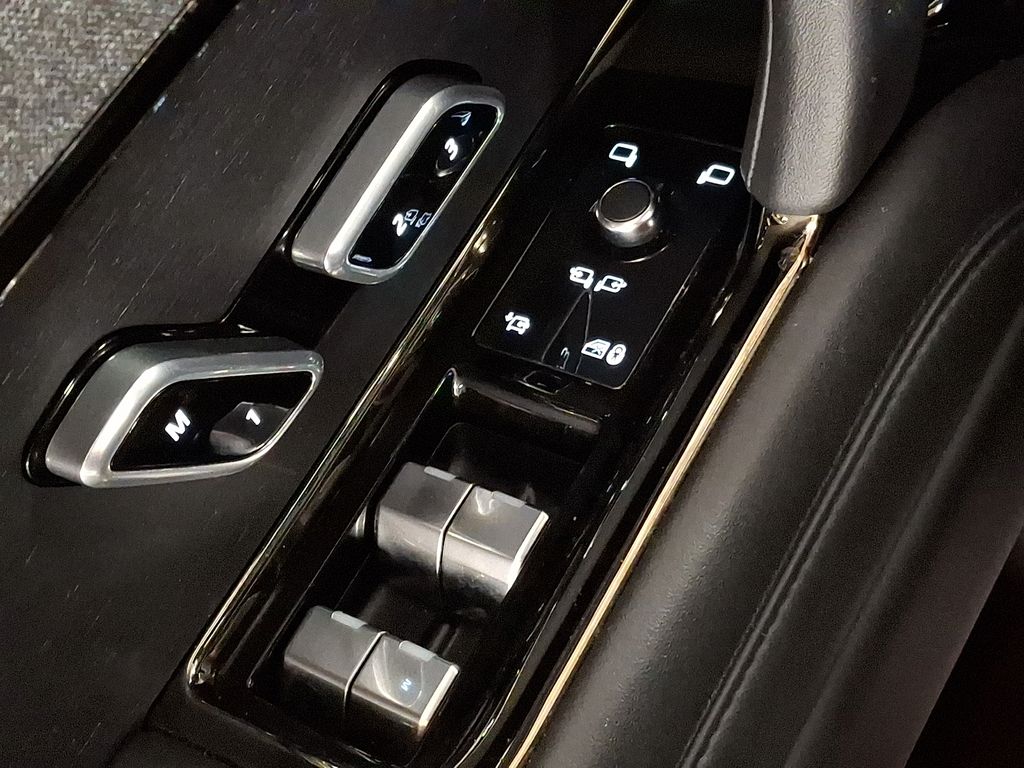 Thumbnail: 2023 Land Rover Range Rover Sport - 22