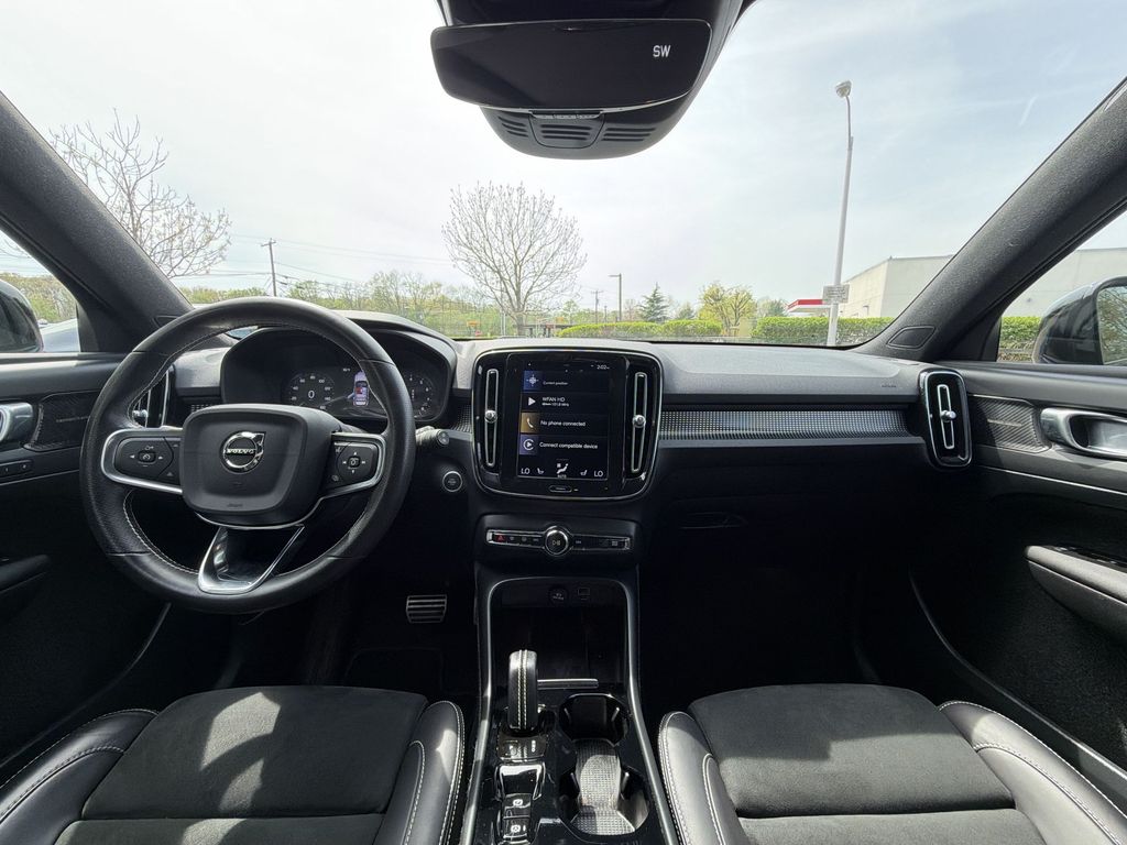 Thumbnail: 2021 Volvo XC40 - 18