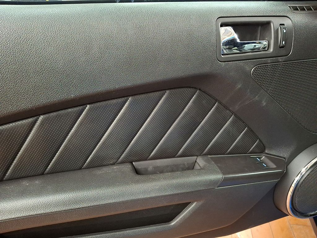 Thumbnail: 2010 Ford Mustang - 11