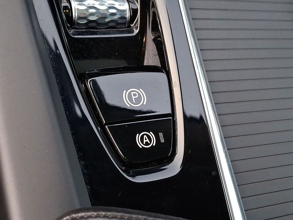 Thumbnail: 2019 Volvo XC60 - 21
