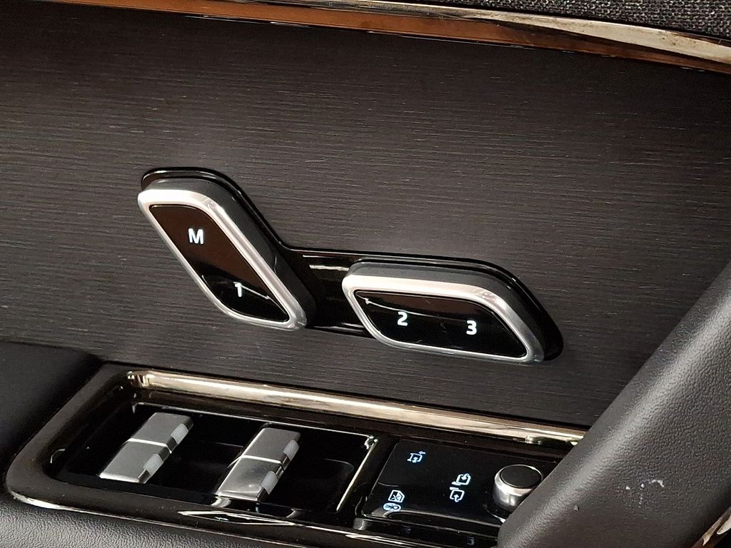 Thumbnail: 2023 Land Rover Range Rover Sport - 21