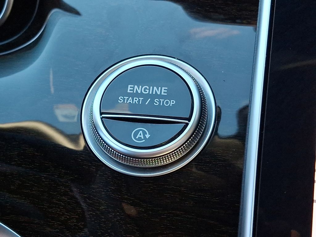 Thumbnail: 2022 Mercedes-Benz C-Class - 18