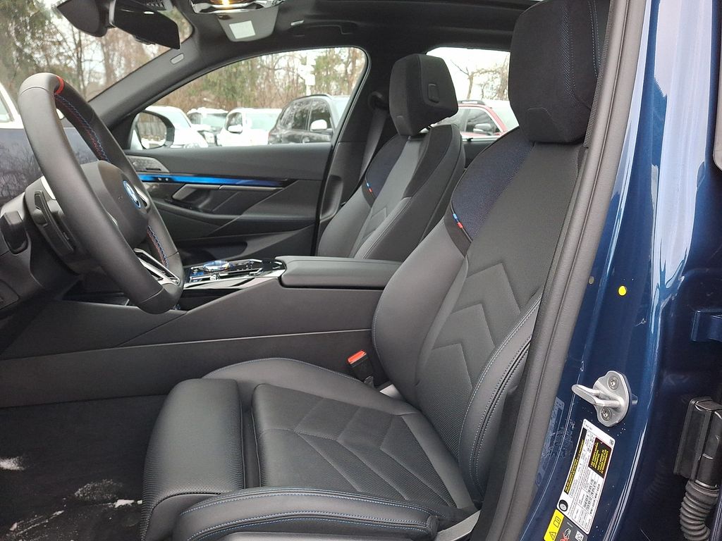 Thumbnail: 2025 BMW i5 - 10