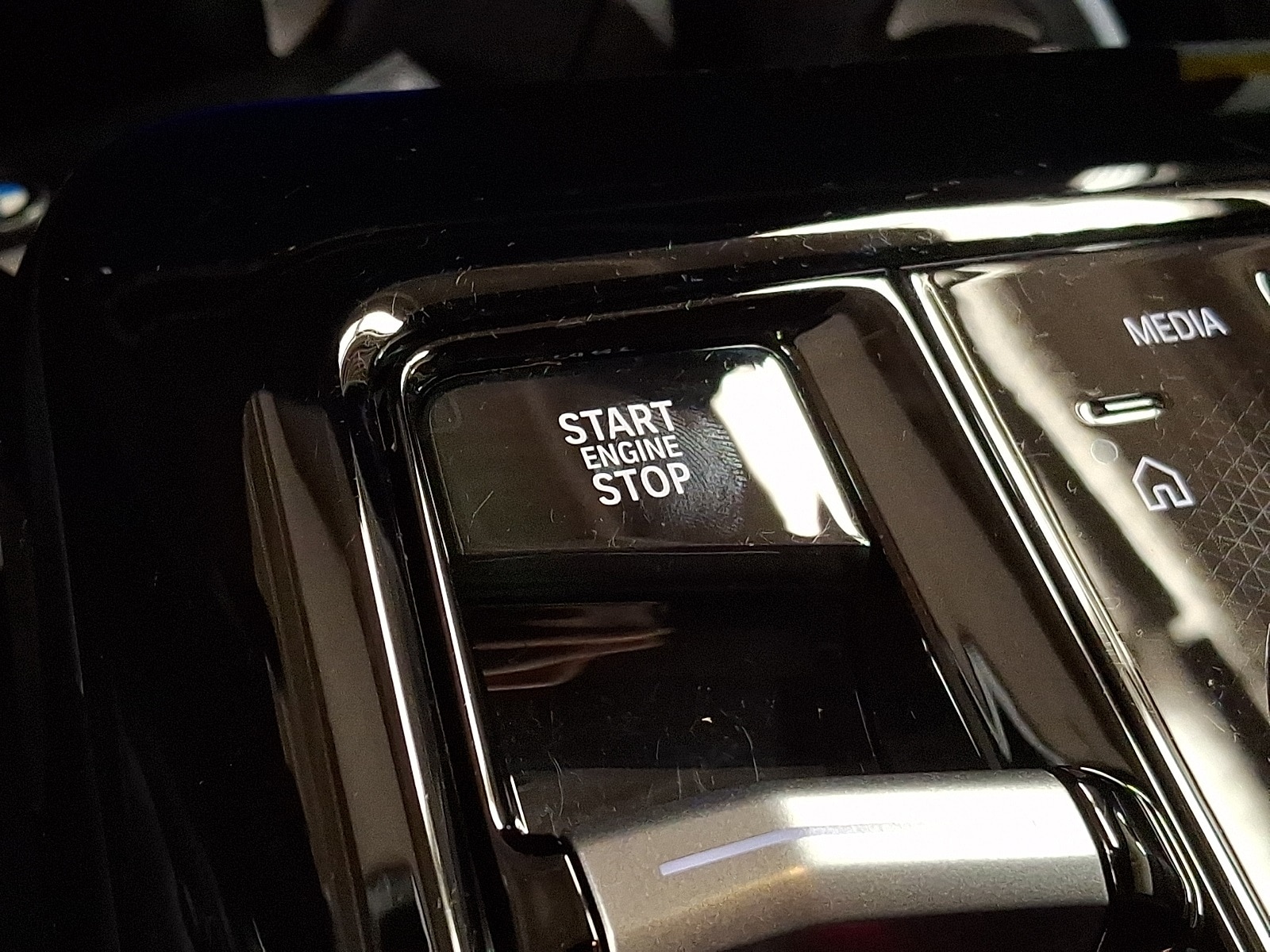 Thumbnail: 2025 BMW 5 Series - 15