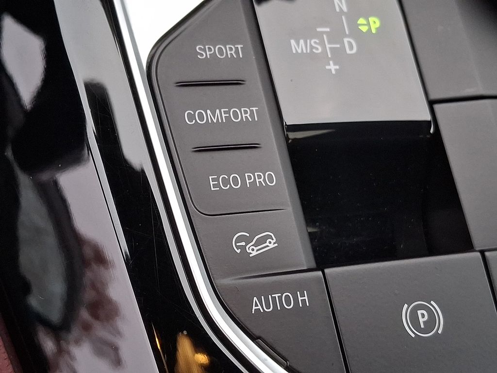 Thumbnail: 2025 BMW X4 - 23