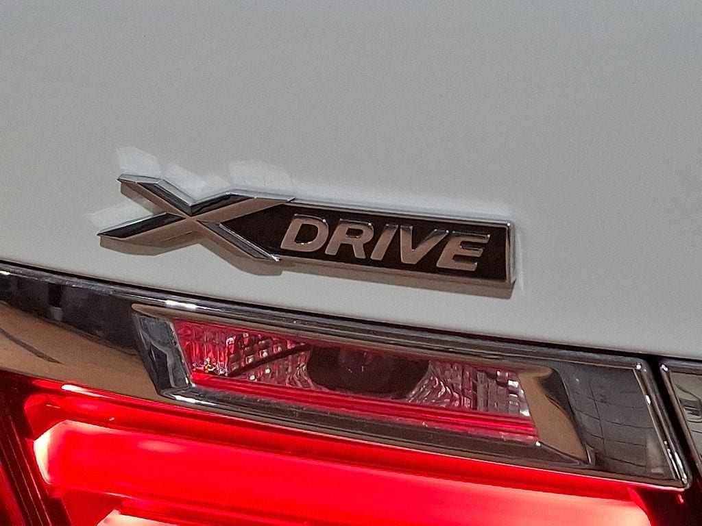 Thumbnail: 2015 BMW 7 Series - 24