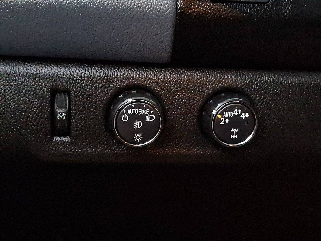 Thumbnail: 2021 Chevrolet Colorado - 24