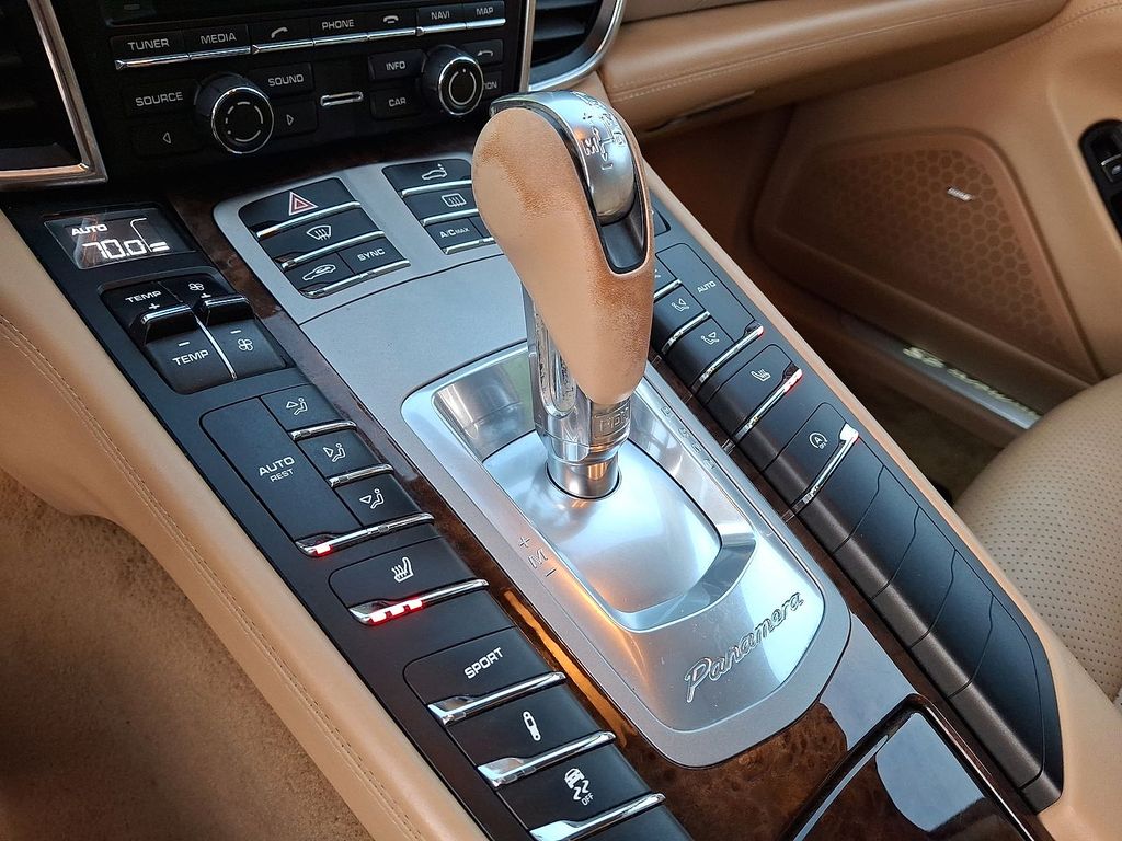 Thumbnail: 2015 Porsche Panamera - 12