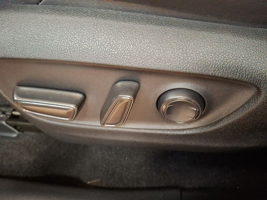 Thumbnail: 2023 Toyota RAV4 - 11