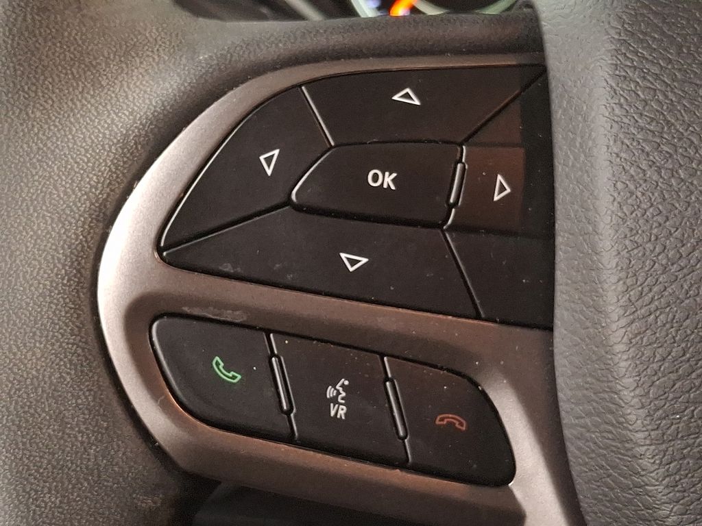 Thumbnail: 2022 Jeep Cherokee - 16