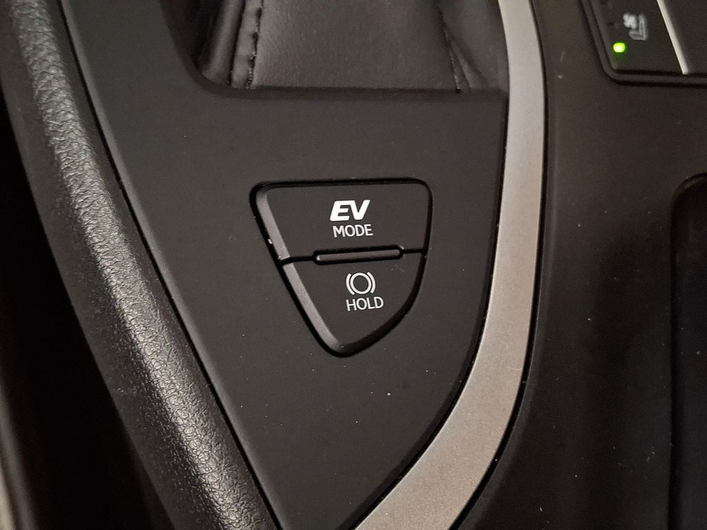 Thumbnail: 2023 Lexus UX - 22