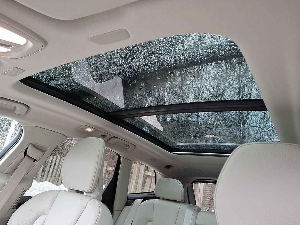 Thumbnail: 2023 Volvo XC60 - 11