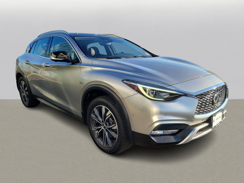 2017 INFINITI QX30 Premium 3