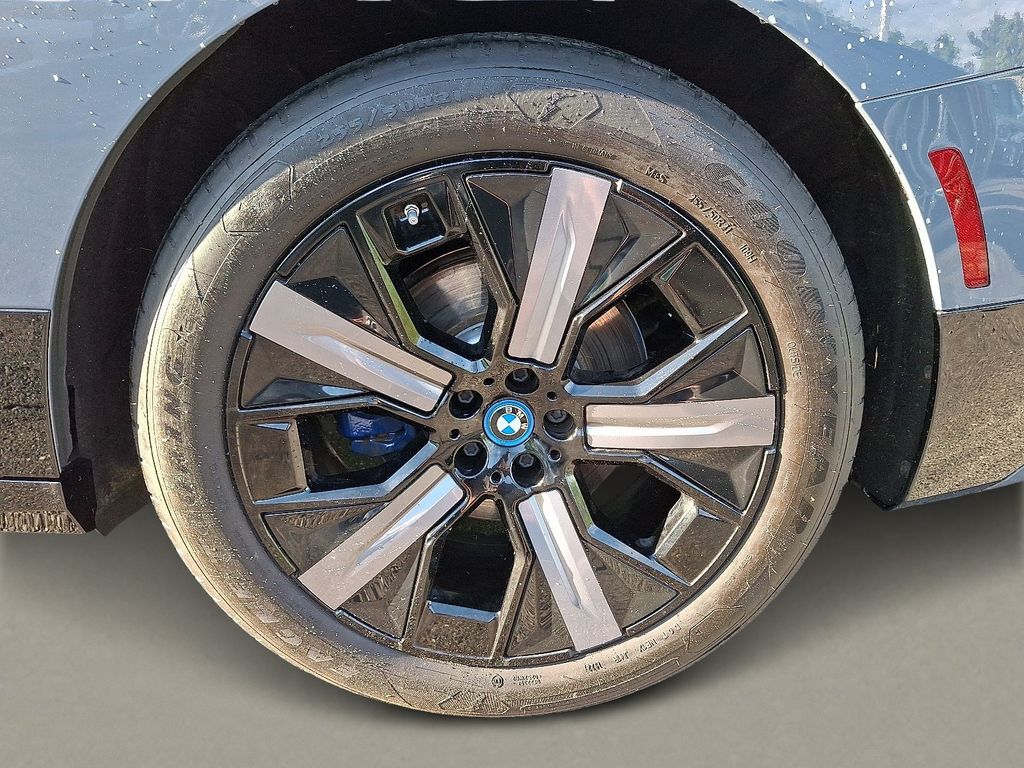 Thumbnail: 2023 BMW iX - 6