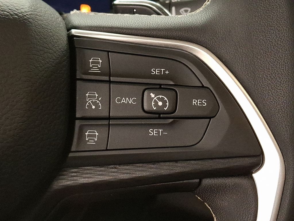 Thumbnail: 2024 Jeep Grand Cherokee - 17