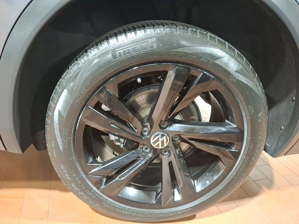 Thumbnail: 2023 Volkswagen Tiguan - 7
