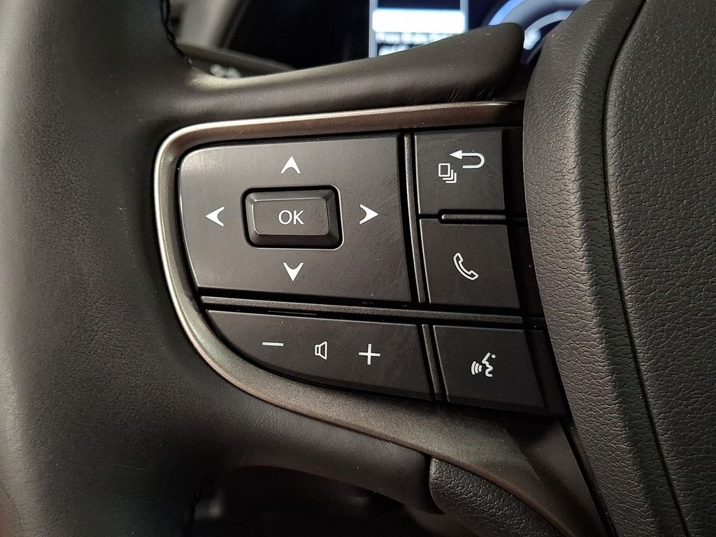 Thumbnail: 2023 Lexus UX - 18