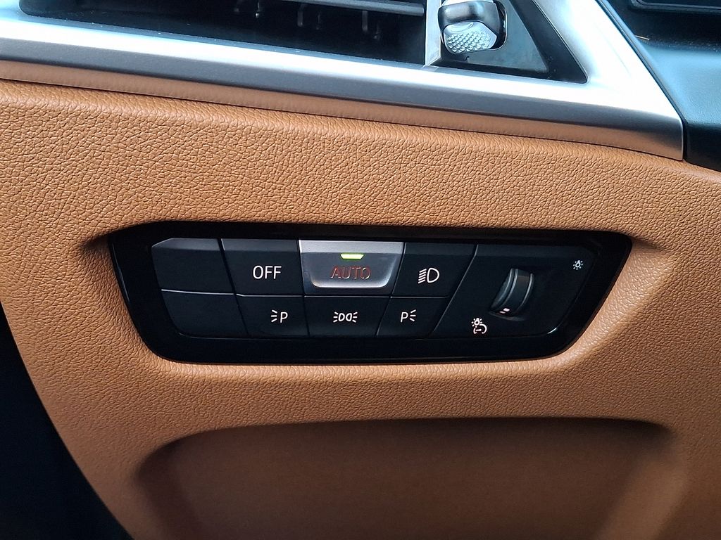 Thumbnail: 2025 BMW 3 Series - 24