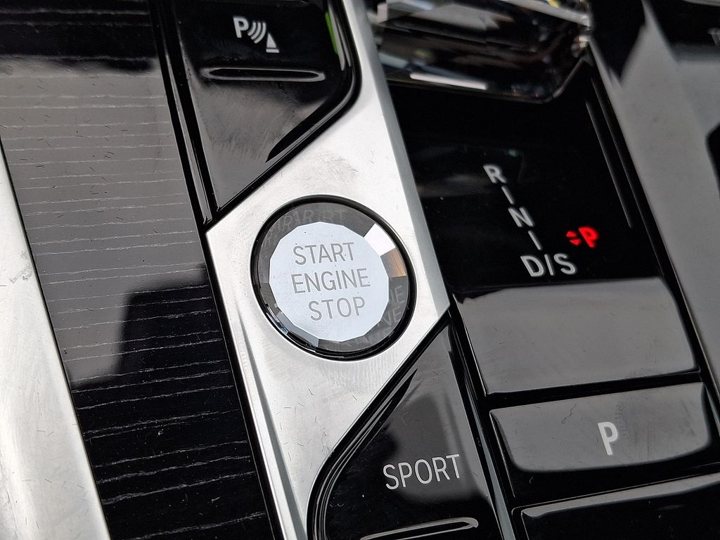 Thumbnail: 2025 BMW X6 - 21