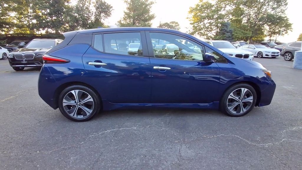 Thumbnail: 2022 Nissan Leaf - 9
