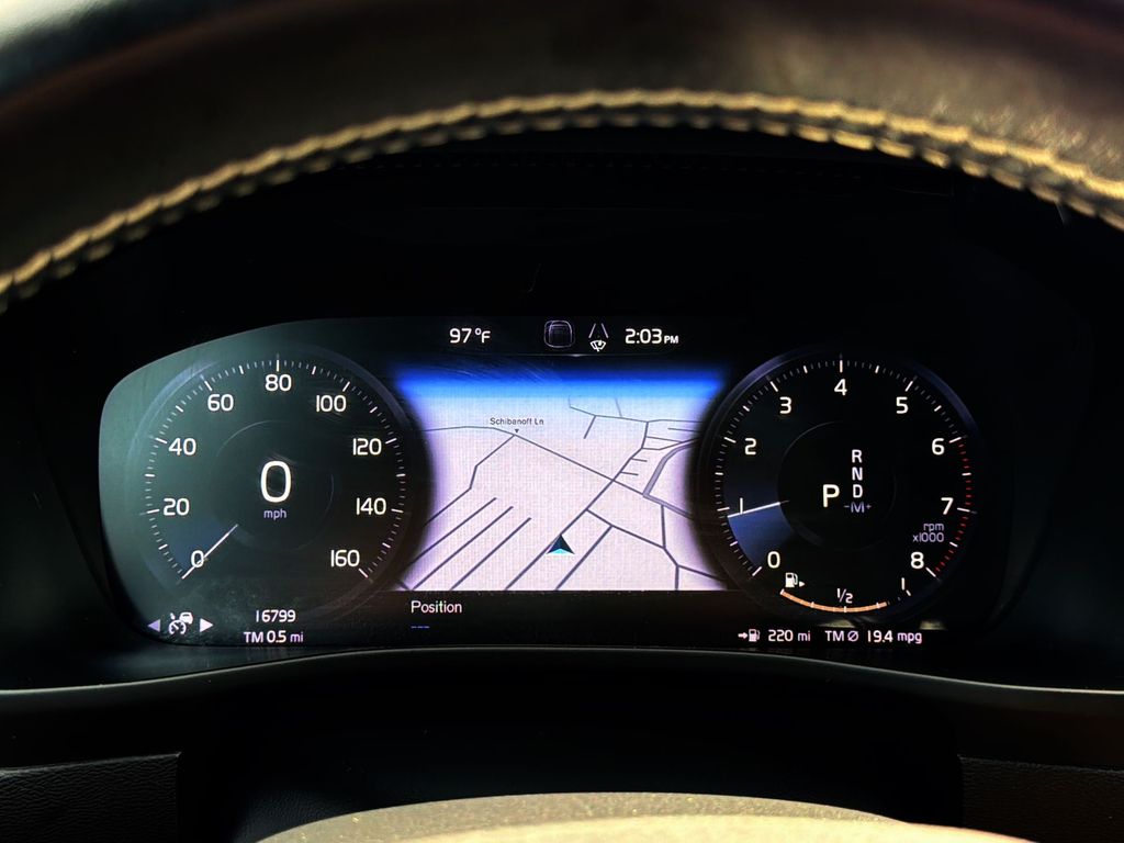 Thumbnail: 2021 Volvo XC40 - 26