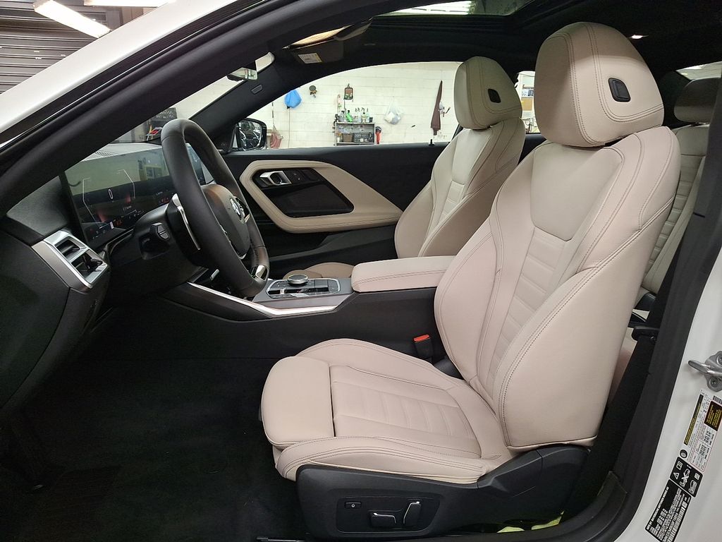 Thumbnail: 2025 BMW 2 Series - 12