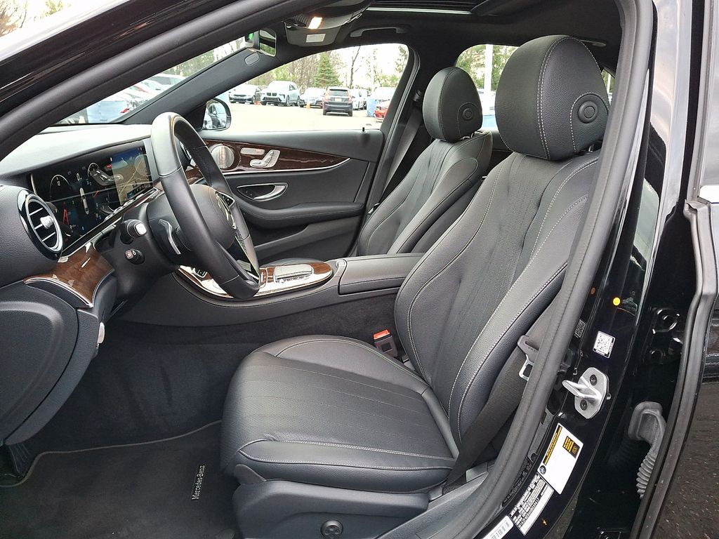 Thumbnail: 2022 Mercedes-Benz E-Class - 9