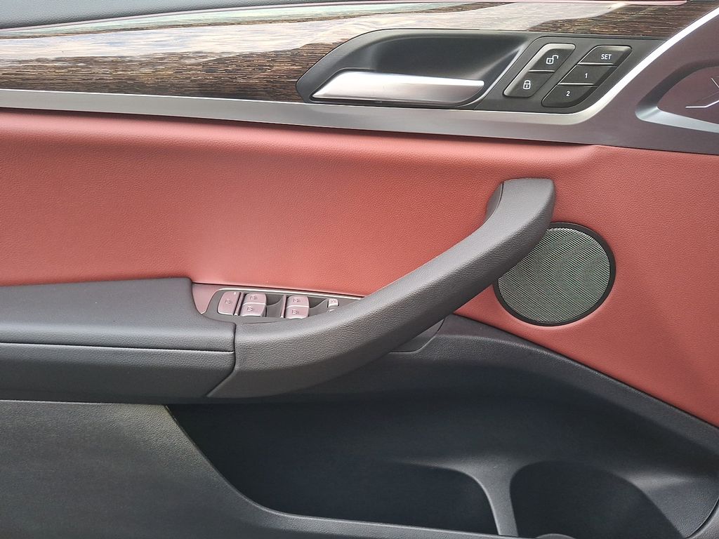 Thumbnail: 2025 BMW X4 - 9