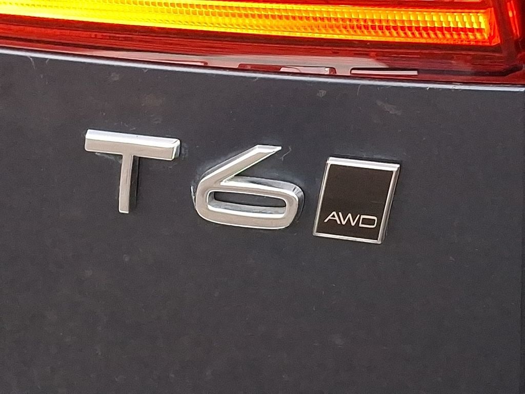 Thumbnail: 2019 Volvo XC60 - 28