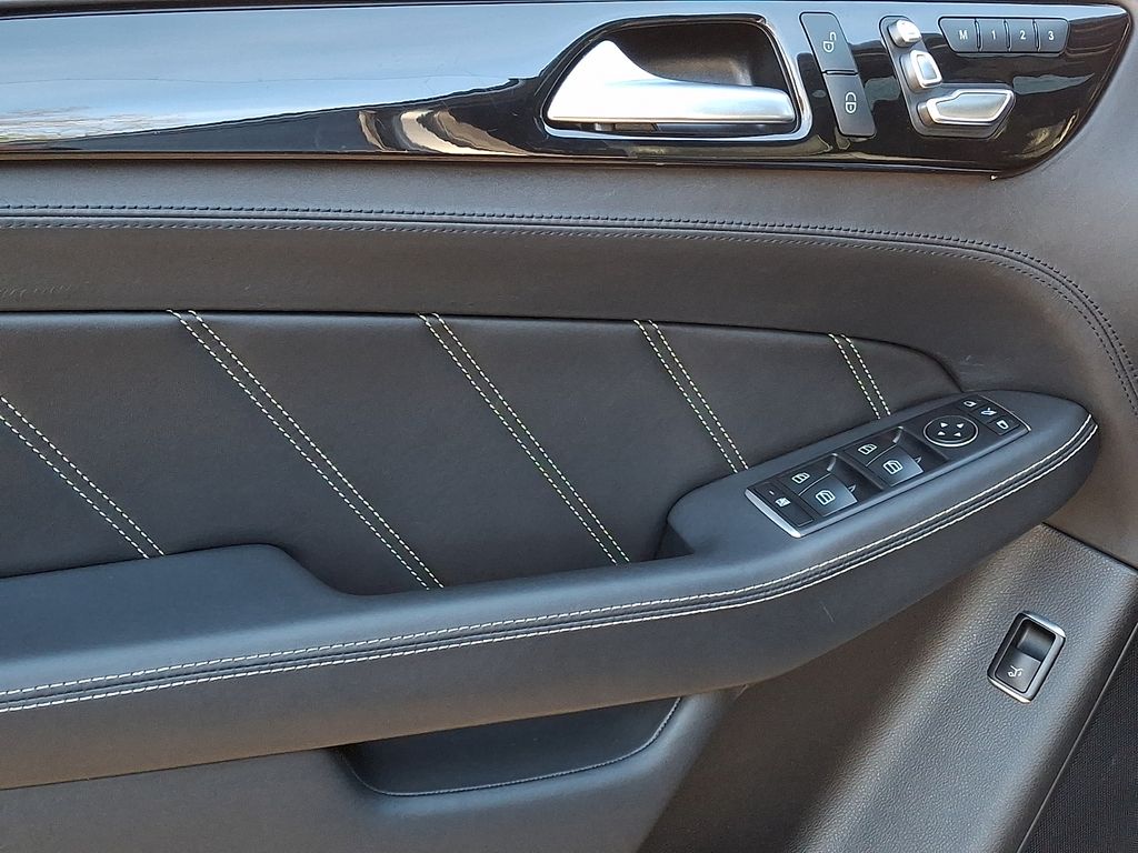 Thumbnail: 2019 Mercedes-Benz GL-Class - 8