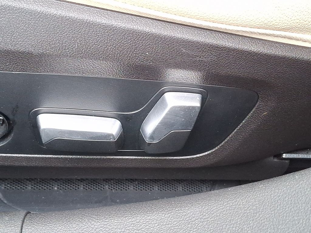 Thumbnail: 2023 BMW 3 Series - 10