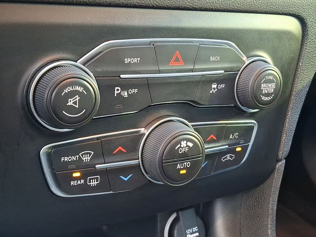 Thumbnail: 2016 Dodge Charger - 11