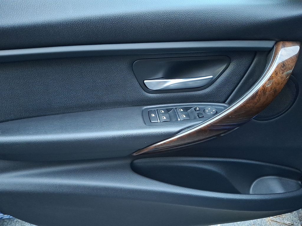 Thumbnail: 2018 BMW 3 Series - 10