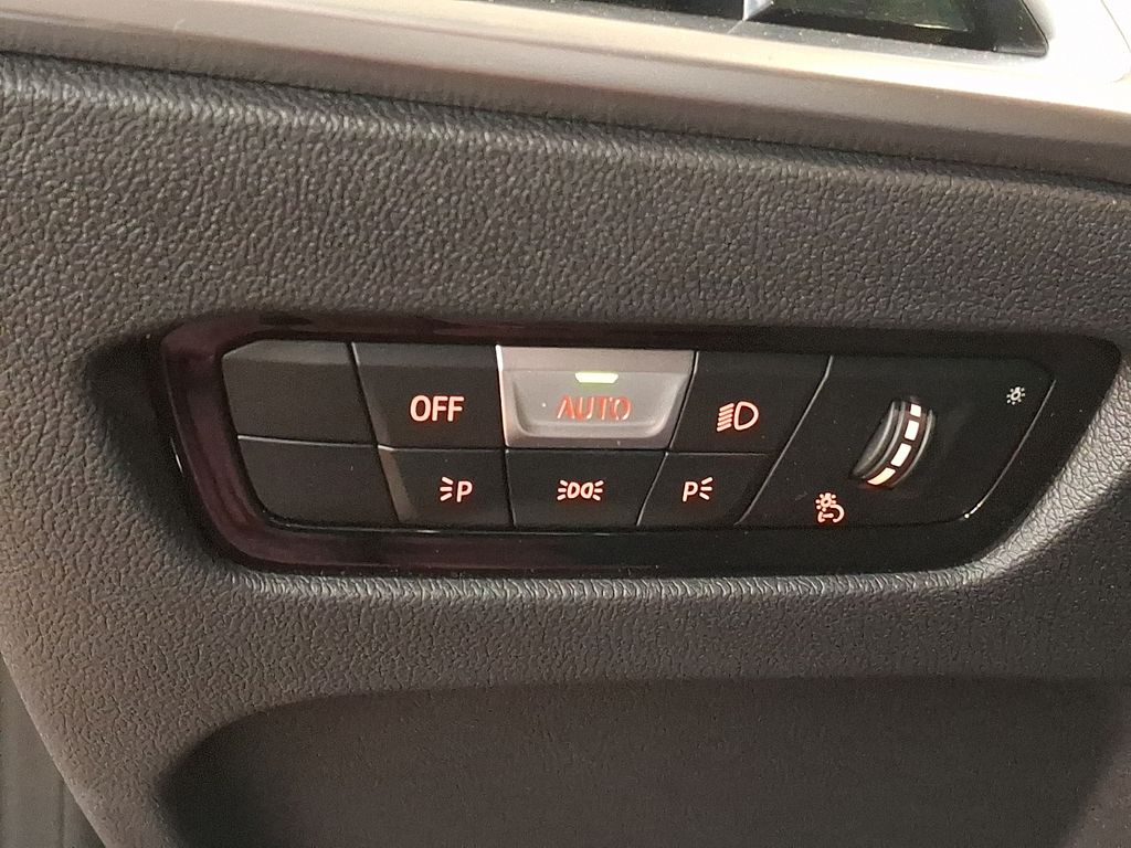 Thumbnail: 2025 BMW i4 - 23