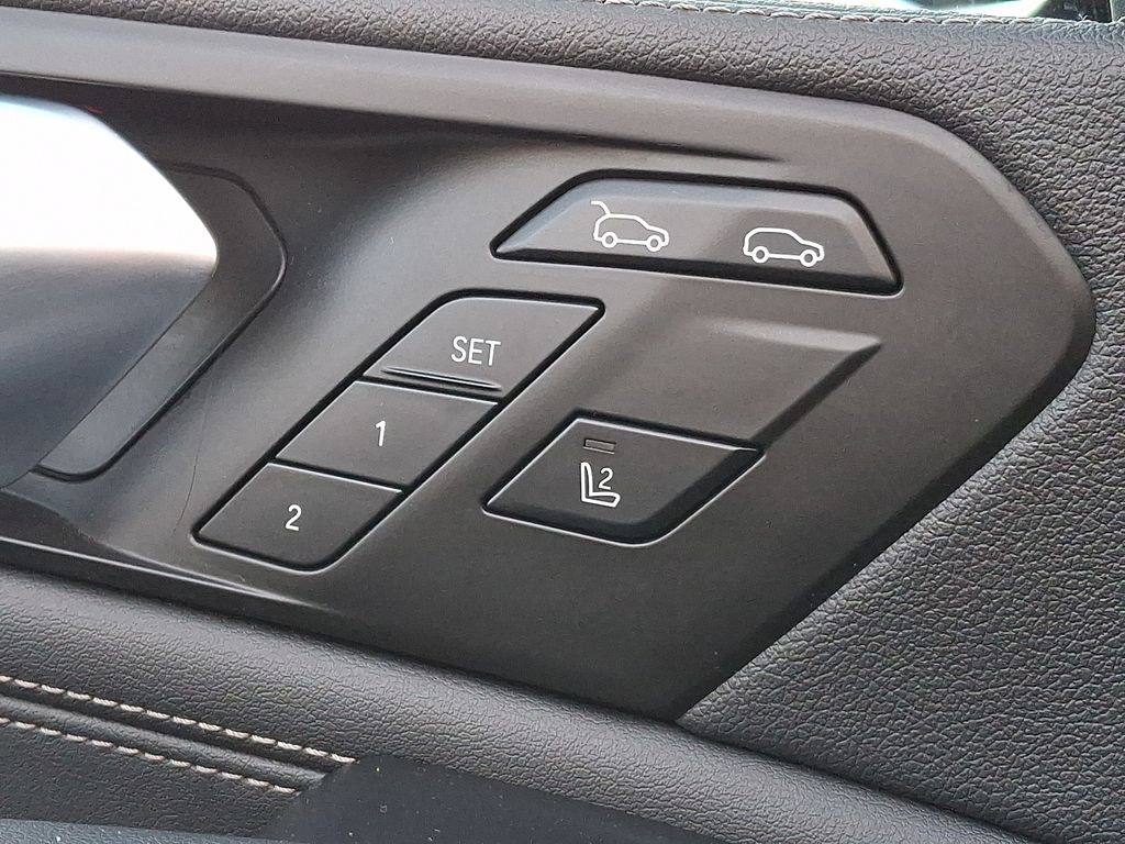 Thumbnail: 2023 BMW X6 - 25