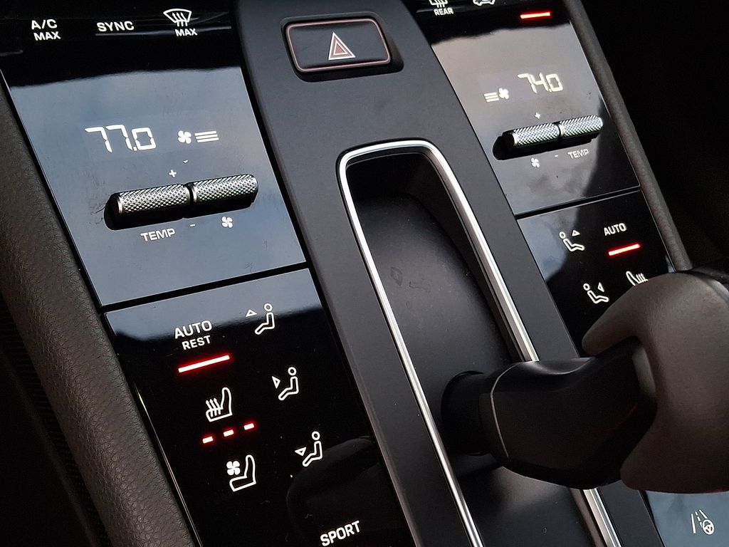 Thumbnail: 2022 Porsche Macan - 14