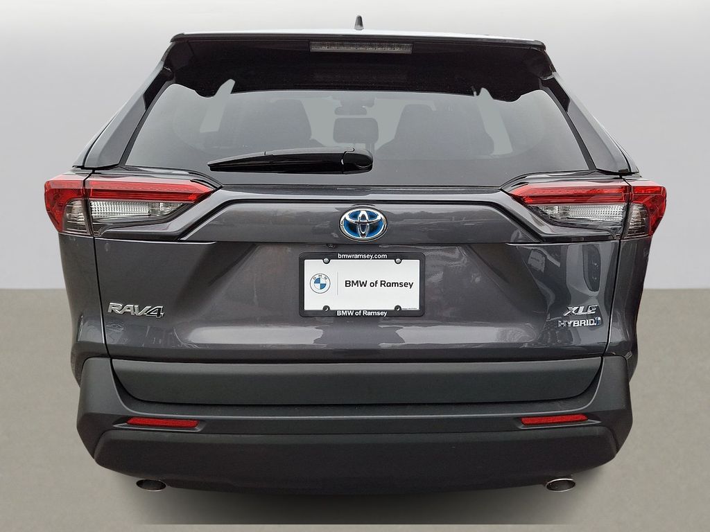 2023 Toyota RAV4 Hybrid XLE photo 2
