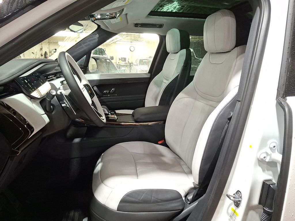 Thumbnail: 2023 Land Rover Range Rover Sport - 10