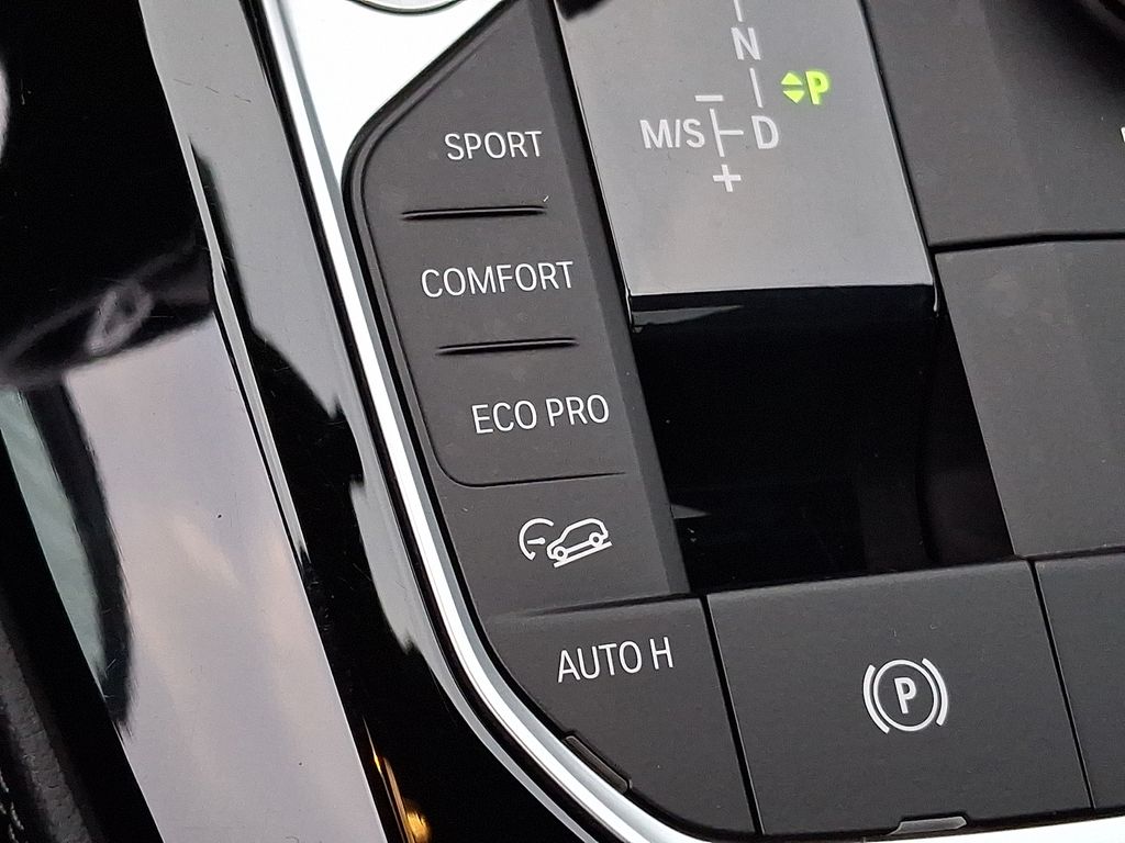 Thumbnail: 2025 BMW X4 - 23