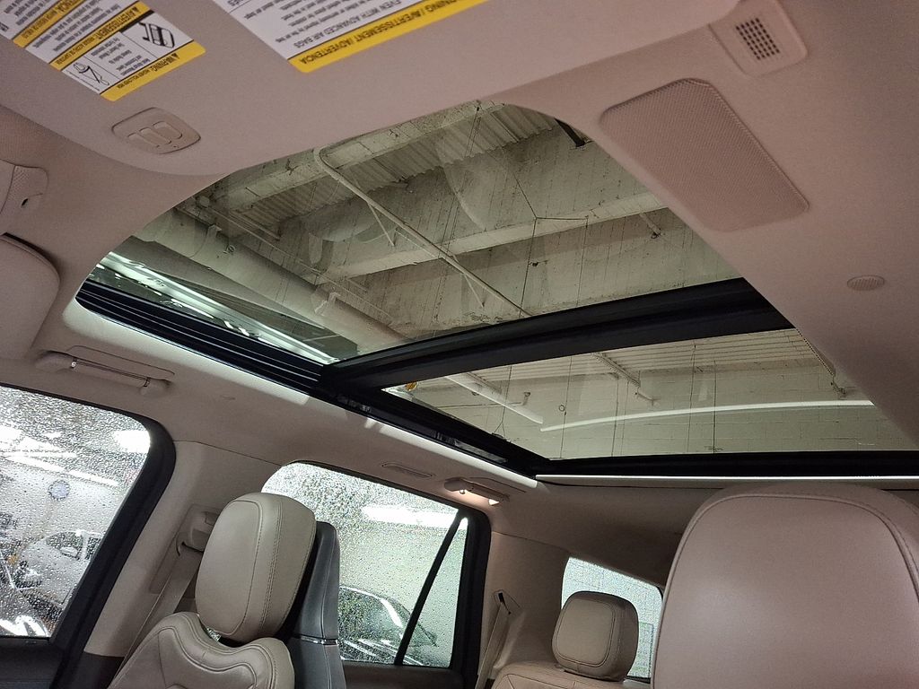 Thumbnail: 2022 Lincoln Navigator - 9